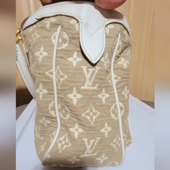 Authentic Louis Vuitton Monogram Blanc Sabbia MM - Picture 8 of 16